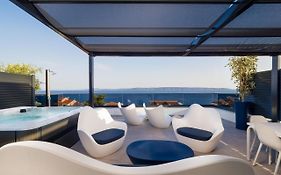 Luxury Apartment- Balcony- Private Rooftop And Jacuzzi- Common Pool