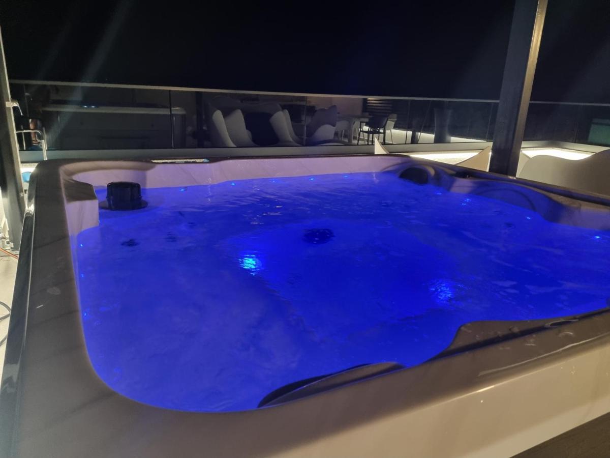 Luxury Apartment- Balcony- Private Rooftop And Jacuzzi- Common Pool Trogir Exterior foto